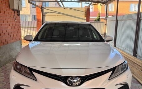 Toyota Camry, 2021 год, 2 700 000 рублей, 1 фотография