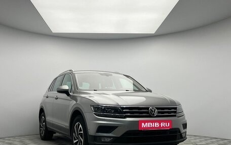 Volkswagen Tiguan II, 2018 год, 2 350 000 рублей, 3 фотография