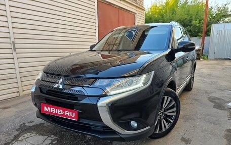 Mitsubishi Outlander III рестайлинг 3, 2015 год, 1 815 000 рублей, 1 фотография