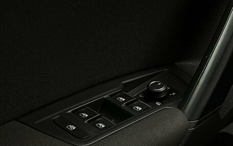 Volkswagen Tiguan II, 2018 год, 2 350 000 рублей, 18 фотография