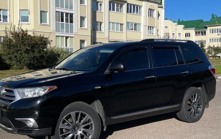 Toyota Highlander III, 2013 год, 2 300 000 рублей, 1 фотография