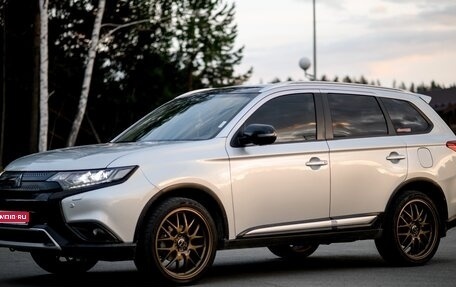 Mitsubishi Outlander III рестайлинг 3, 2019 год, 3 300 000 рублей, 1 фотография