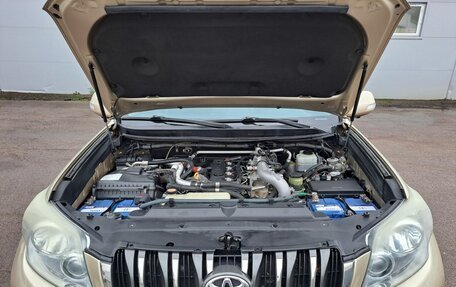 Toyota Land Cruiser Prado 150 рестайлинг 2, 2011 год, 2 319 000 рублей, 11 фотография