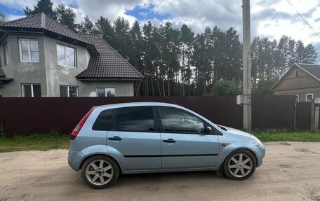 Ford Fiesta, 2004 год, 220 000 рублей, 2 фотография
