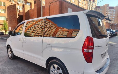 Hyundai Grand Starex Grand Starex I рестайлинг 2, 2015 год, 1 980 000 рублей, 2 фотография