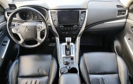 Mitsubishi Pajero Sport III рестайлинг, 2018 год, 2 599 000 рублей, 10 фотография