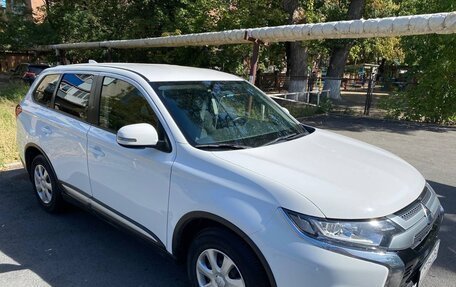 Mitsubishi Outlander III рестайлинг 3, 2021 год, 2 300 000 рублей, 7 фотография