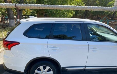 Mitsubishi Outlander III рестайлинг 3, 2021 год, 2 300 000 рублей, 5 фотография