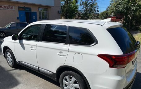 Mitsubishi Outlander III рестайлинг 3, 2021 год, 2 300 000 рублей, 2 фотография