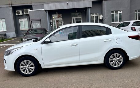 KIA Rio IV, 2018 год, 950 000 рублей, 3 фотография