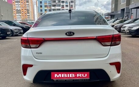 KIA Rio IV, 2018 год, 950 000 рублей, 5 фотография