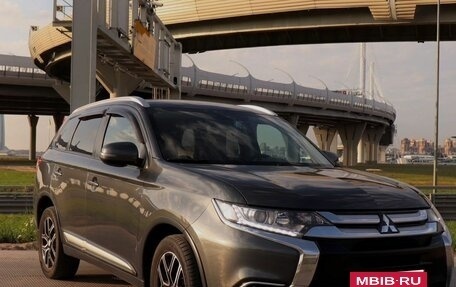 Mitsubishi Outlander III рестайлинг 3, 2016 год, 1 890 000 рублей, 3 фотография