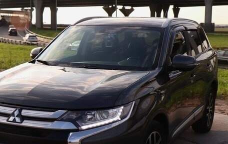 Mitsubishi Outlander III рестайлинг 3, 2016 год, 1 890 000 рублей, 2 фотография