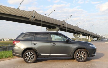 Mitsubishi Outlander III рестайлинг 3, 2016 год, 1 890 000 рублей, 7 фотография