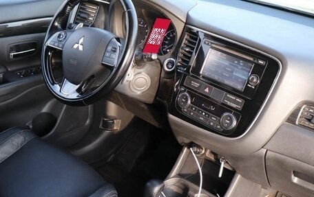 Mitsubishi Outlander III рестайлинг 3, 2016 год, 1 890 000 рублей, 8 фотография