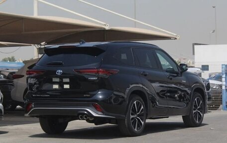 Toyota Crown, 2023 год, 5 800 000 рублей, 3 фотография