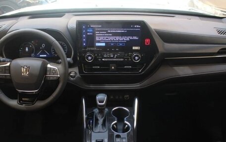 Toyota Crown, 2023 год, 5 800 000 рублей, 7 фотография