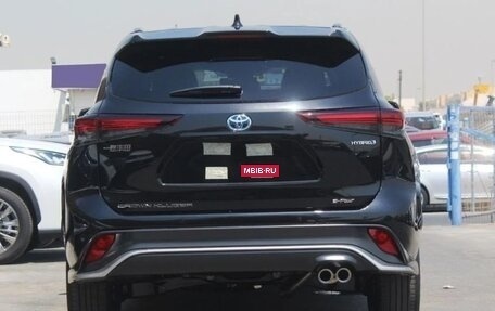 Toyota Crown, 2023 год, 5 800 000 рублей, 4 фотография