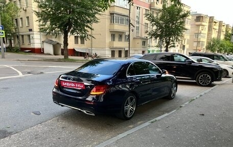 Mercedes-Benz E-Класс, 2018 год, 3 750 000 рублей, 3 фотография