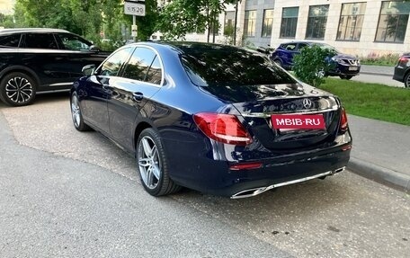 Mercedes-Benz E-Класс, 2018 год, 3 750 000 рублей, 4 фотография
