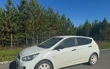 Hyundai Solaris II рестайлинг, 2013 год, 850 000 рублей, 2 фотография