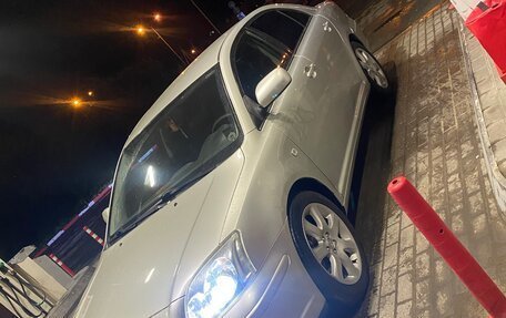 Toyota Avensis III рестайлинг, 2004 год, 700 000 рублей, 4 фотография