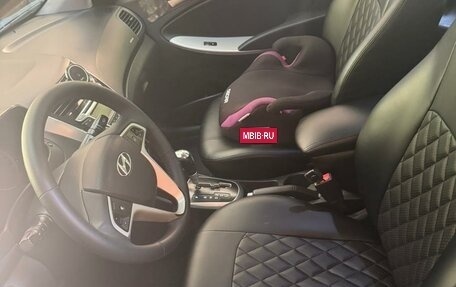 Hyundai Solaris II рестайлинг, 2013 год, 720 000 рублей, 3 фотография