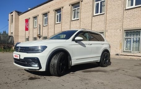 Volkswagen Tiguan II, 2018 год, 2 499 999 рублей, 2 фотография