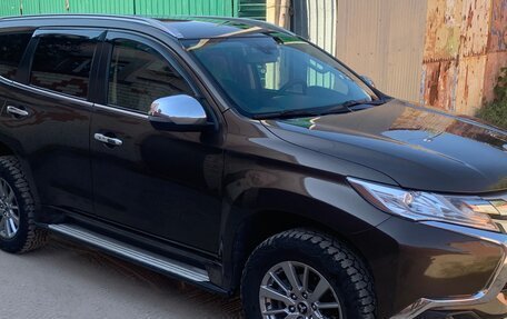 Mitsubishi Pajero Sport III рестайлинг, 2017 год, 2 800 000 рублей, 2 фотография