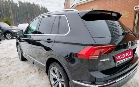 Volkswagen Tiguan II, 2019 год, 2 700 000 рублей, 2 фотография