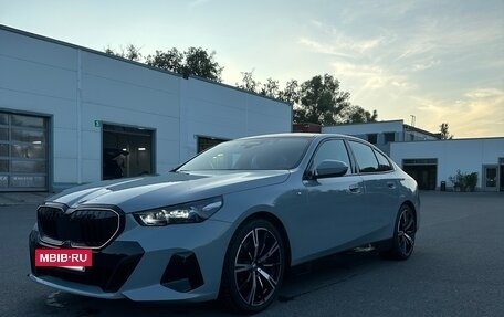 BMW 5 серия, 2023 год, 650 000 рублей, 2 фотография