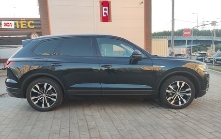 Volkswagen Touareg III, 2018 год, 4 150 000 рублей, 2 фотография