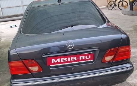 Mercedes-Benz E-Класс, 1999 год, 599 000 рублей, 3 фотография