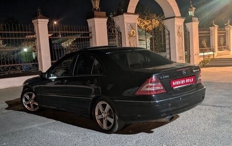 Mercedes-Benz C-Класс, 2004 год, 1 000 000 рублей, 4 фотография