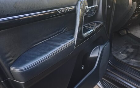 Toyota Land Cruiser 200, 2013 год, 2 900 000 рублей, 17 фотография