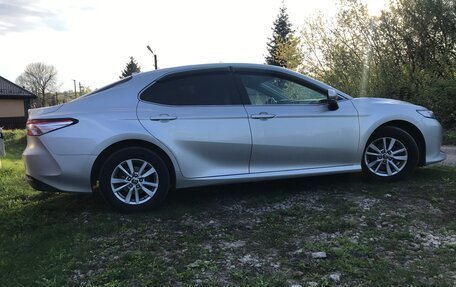 Toyota Camry, 2020 год, 2 700 000 рублей, 4 фотография