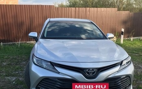 Toyota Camry, 2020 год, 2 700 000 рублей, 2 фотография