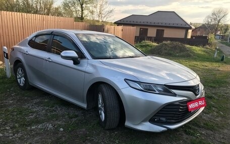 Toyota Camry, 2020 год, 2 700 000 рублей, 3 фотография
