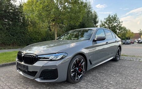 BMW 5 серия, 2022 год, 7 100 000 рублей, 3 фотография