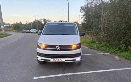 Volkswagen Caravelle T6 рестайлинг, 2017 год, 3 050 000 рублей, 3 фотография