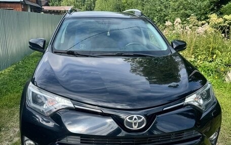 Toyota RAV4, 2017 год, 2 260 000 рублей, 2 фотография