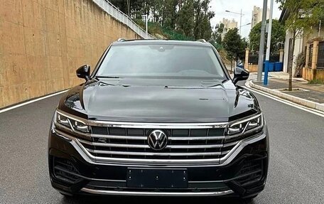 Volkswagen Touareg III, 2022 год, 4 500 000 рублей, 2 фотография