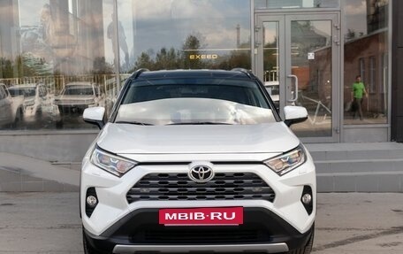 Toyota RAV4, 2021 год, 3 800 000 рублей, 2 фотография