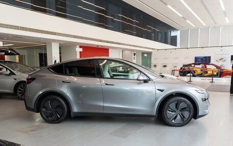 Tesla Model Y I, 2025 год, 8 400 000 рублей, 3 фотография