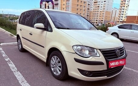Volkswagen Touran III, 2007 год, 600 000 рублей, 2 фотография