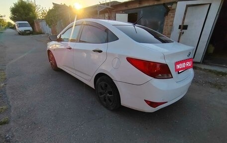 Hyundai Solaris II рестайлинг, 2015 год, 550 000 рублей, 3 фотография