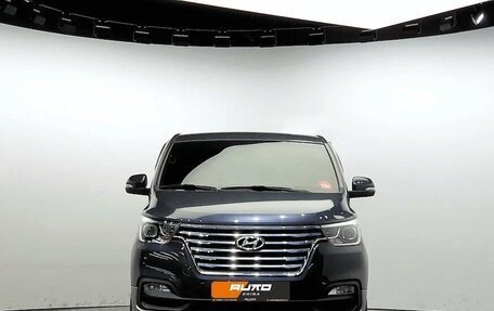 Hyundai Grand Starex Grand Starex I рестайлинг 2, 2021 год, 2 700 000 рублей, 3 фотография