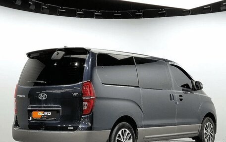 Hyundai Grand Starex Grand Starex I рестайлинг 2, 2021 год, 2 700 000 рублей, 2 фотография