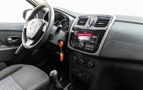 Renault Logan II, 2018 год, 898 000 рублей, 14 фотография