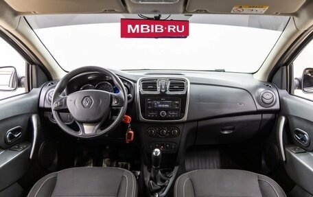 Renault Logan II, 2018 год, 898 000 рублей, 13 фотография